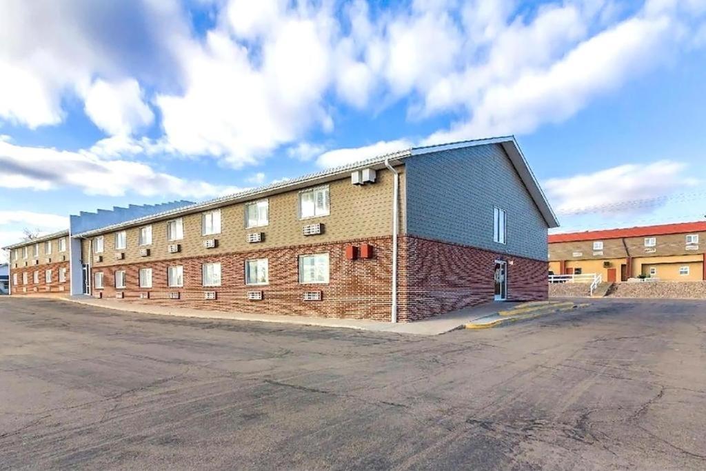 Sky-Palace Inn & Suites Mccook Exterior foto